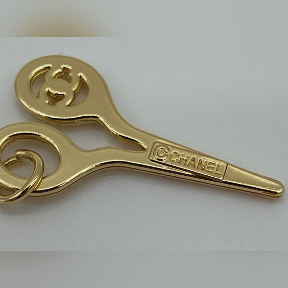 CHANEL Pearl CC Scissor Charm Gold-Tone Luxury Accessory LAGERFELD ERA - Picture 2 of 2